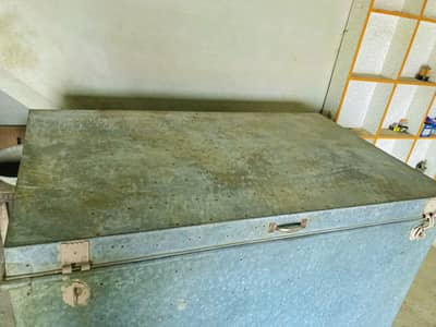 A petti for sale with stand