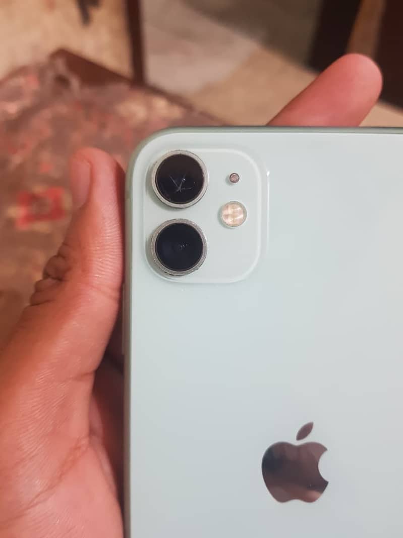 Apple iPhone 11 4