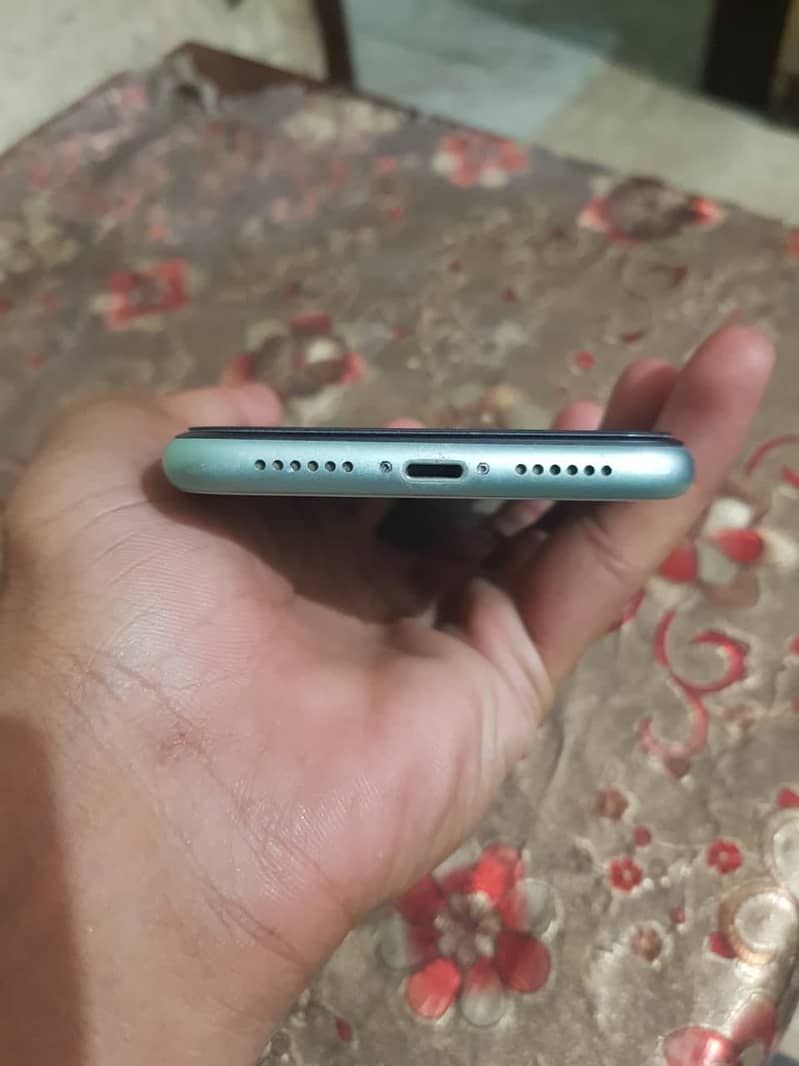 Apple iPhone 11 6