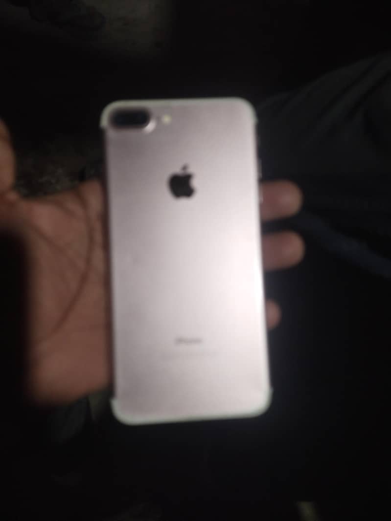 Apple iPhone 7 plus 1