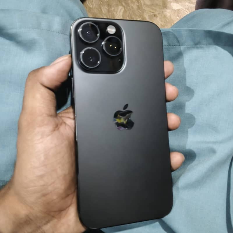Apple iPhone 16 Pro Max 1