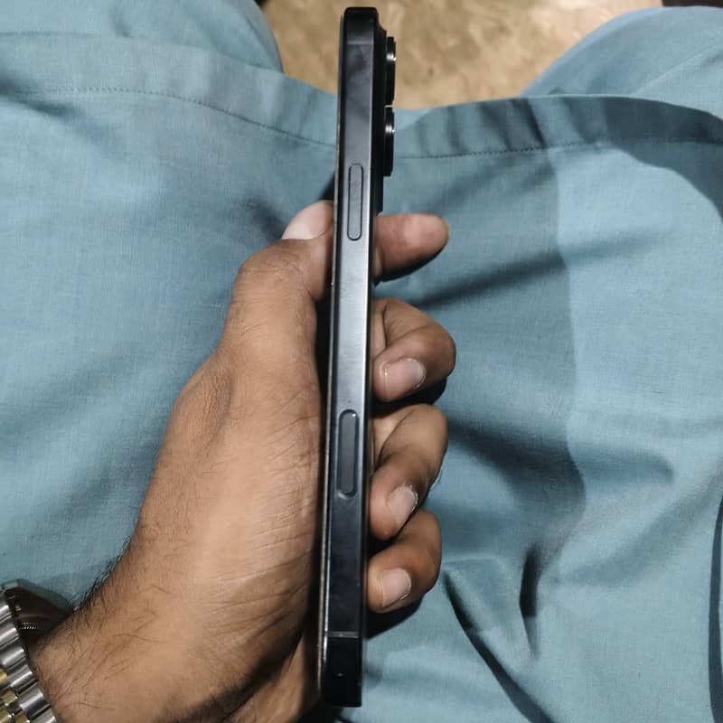 Apple iPhone 16 Pro Max 2