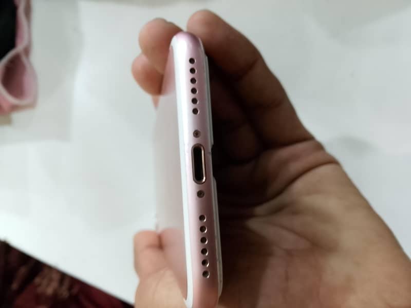 Apple iPhone 7 3