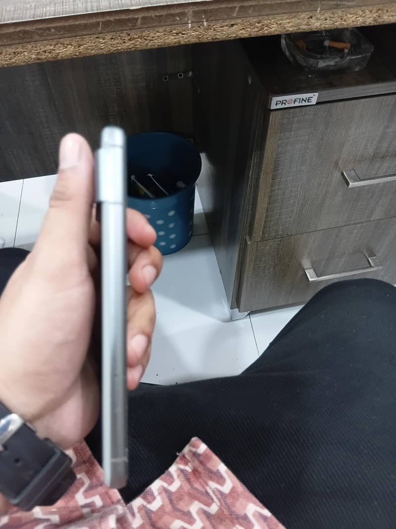 Google Pixel 8 2