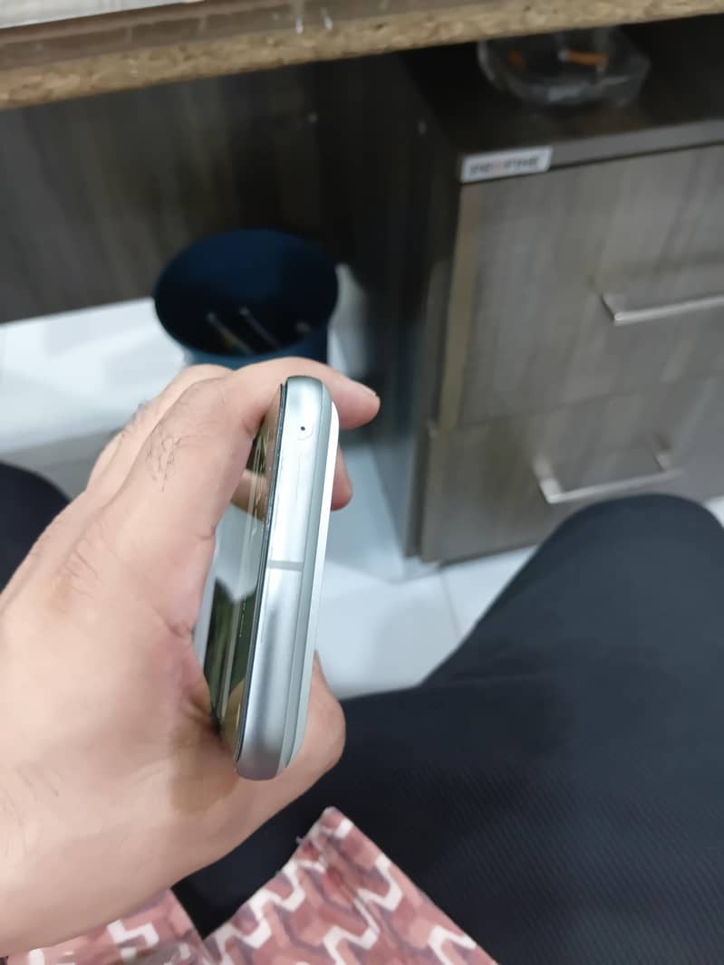 Google Pixel 8 3