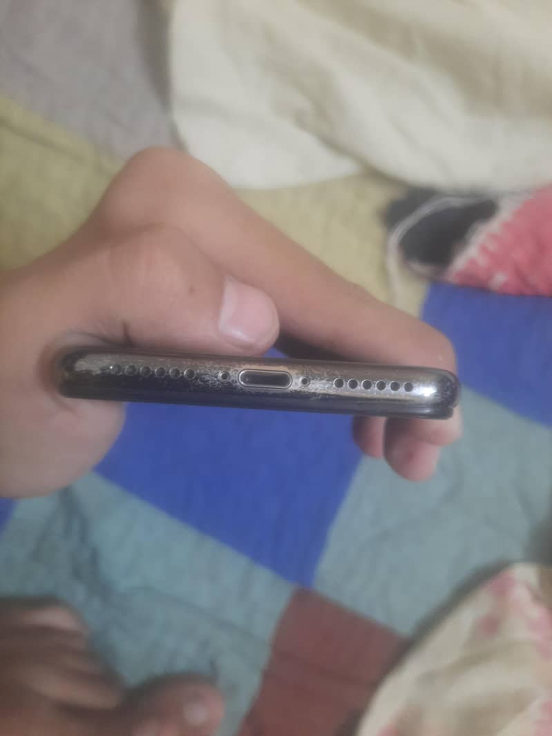 Apple iPhone X 3