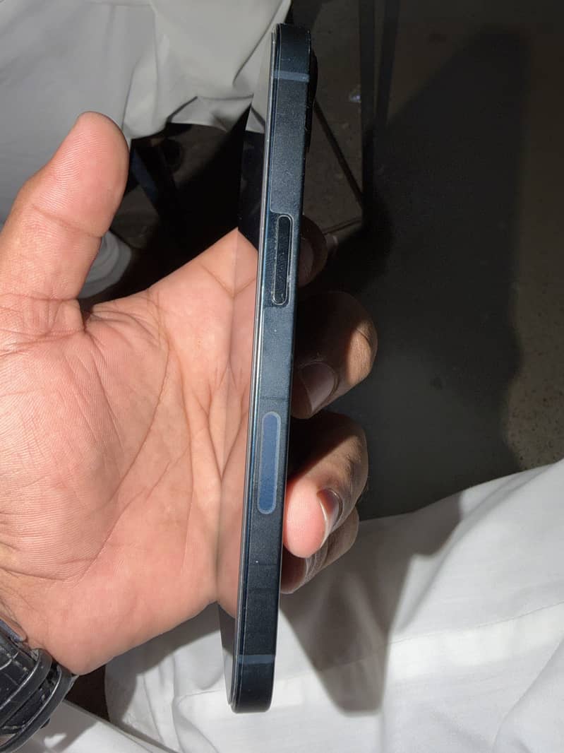 Apple iPhone 13 1