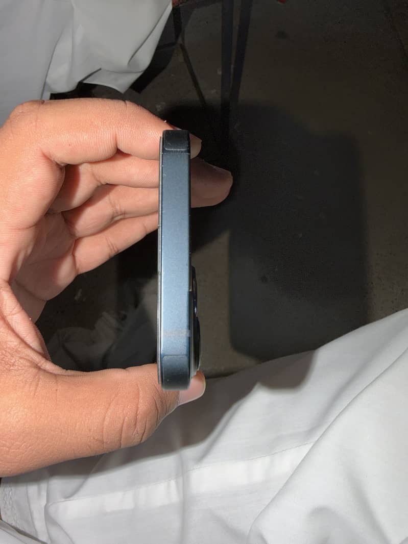 Apple iPhone 13 2
