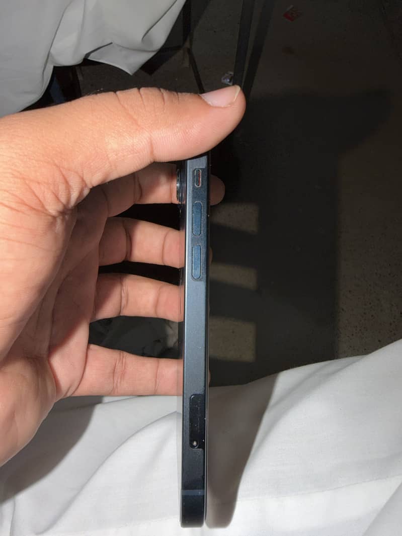 Apple iPhone 13 4