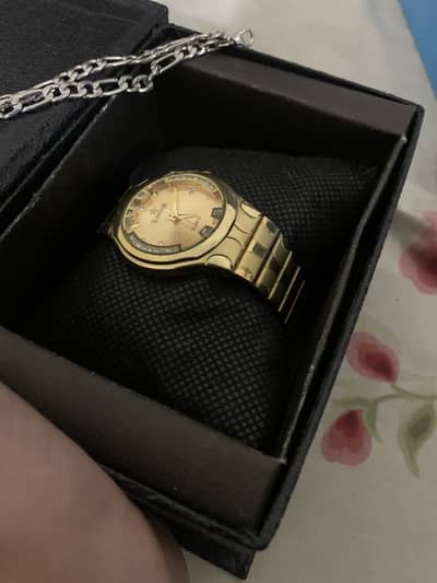 ⌚ **Luxury Golden Watch + FREE Stylish Silver Chain!  | 2-in-1 Deal*