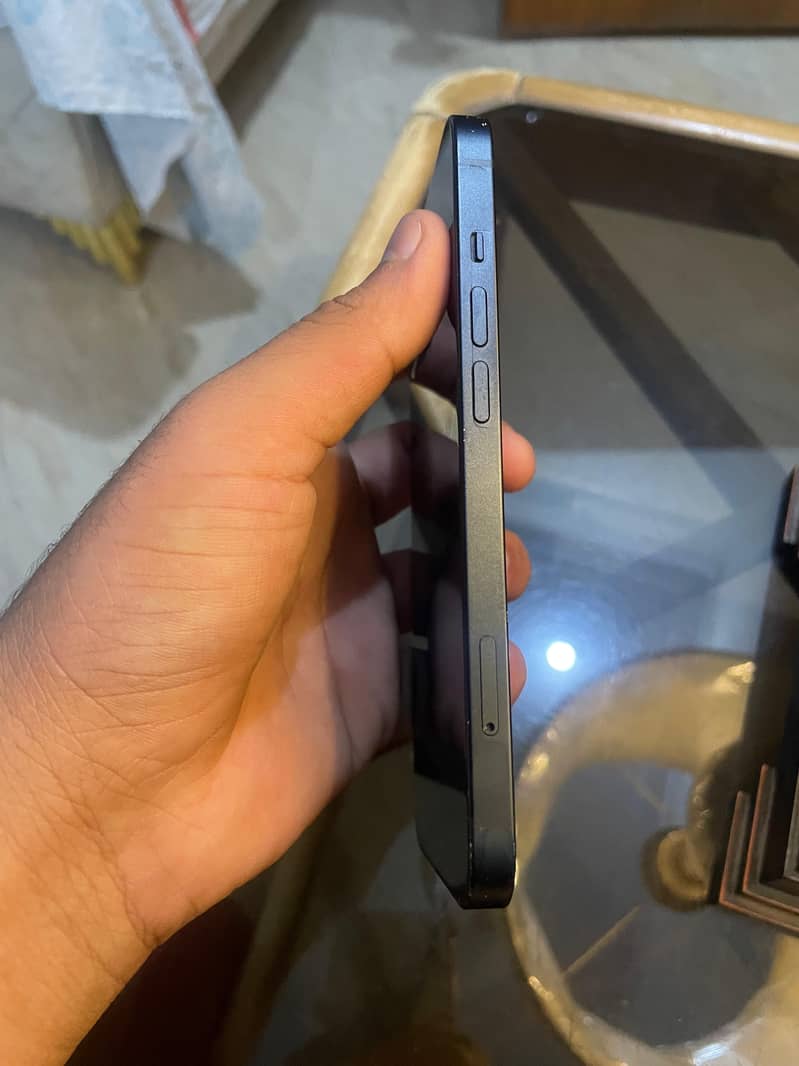 Apple iPhone 13 2