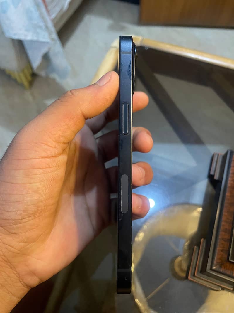 Apple iPhone 13 4