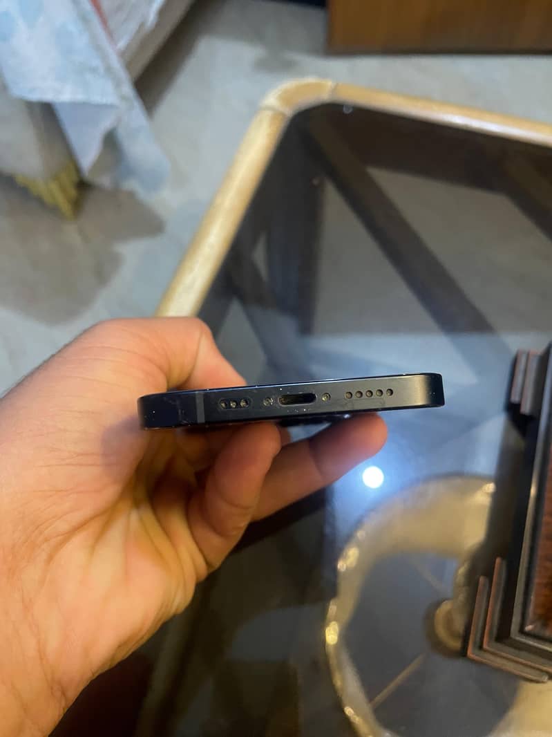 Apple iPhone 13 5
