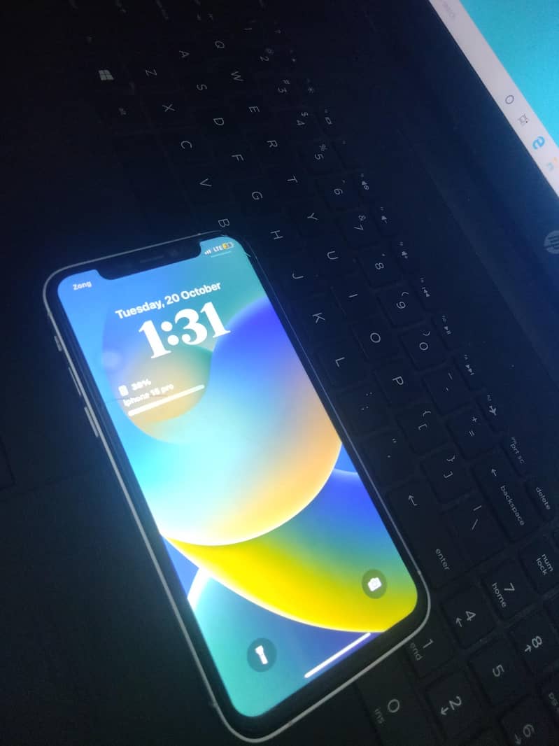 Apple iPhone X 4