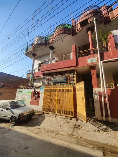 4 Marla upper portion available for rent rough Condition house Pani tanker gas or electric available