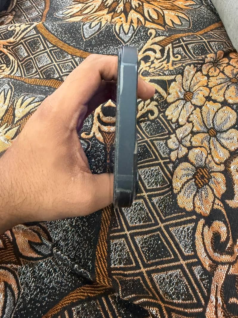 Apple iPhone 13 3