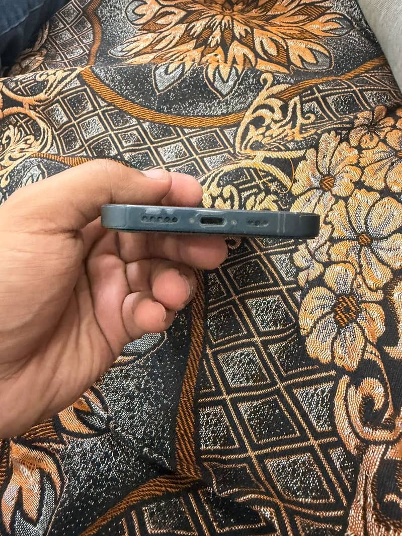 Apple iPhone 13 6