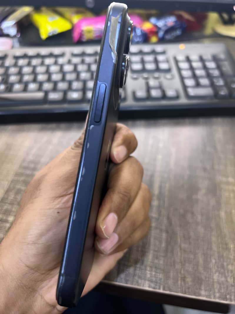 Apple iPhone 15 Pro 4