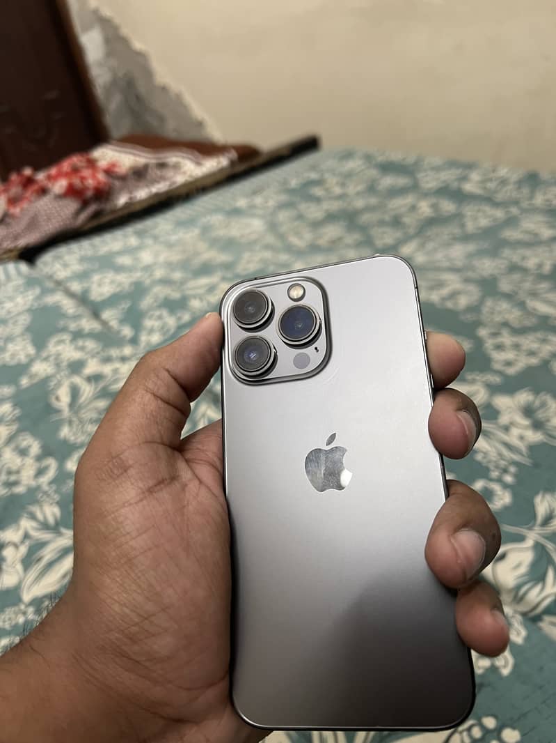 Apple iPhone 13 Pro 0