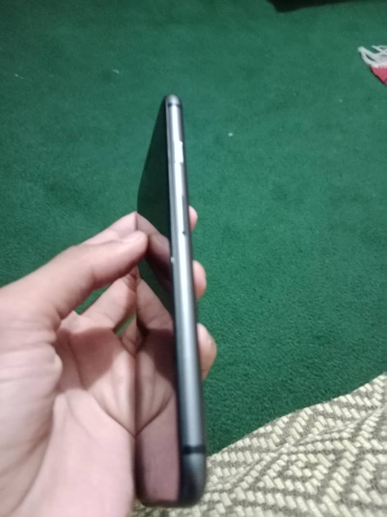 Apple iPhone 8 3