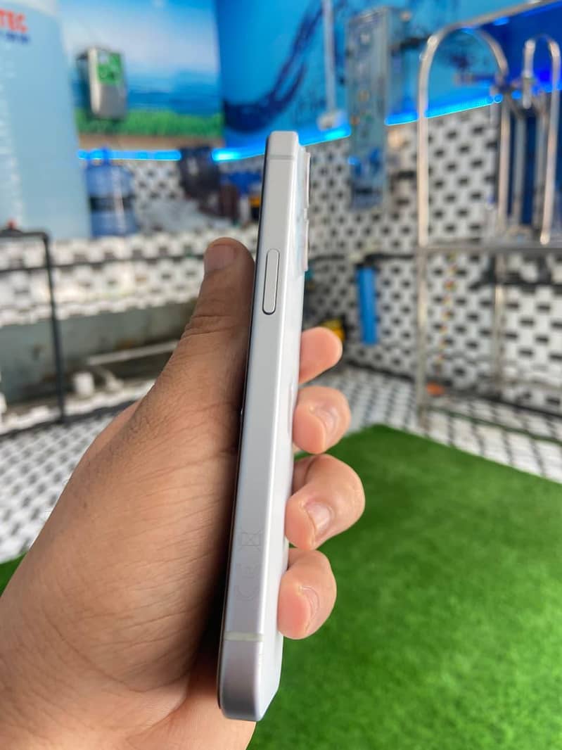 Apple iPhone 15 2