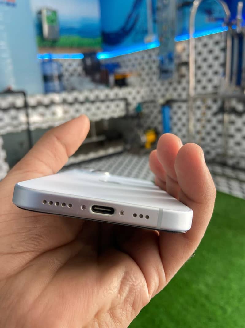 Apple iPhone 15 3
