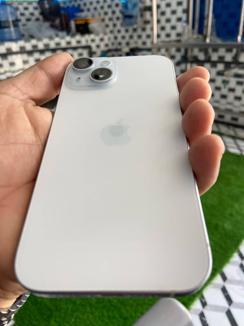 Apple iPhone 15 4
