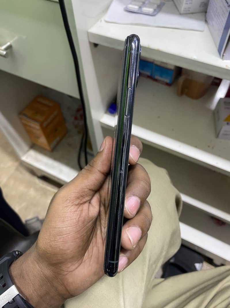 Apple iPhone 11 Pro Max 3