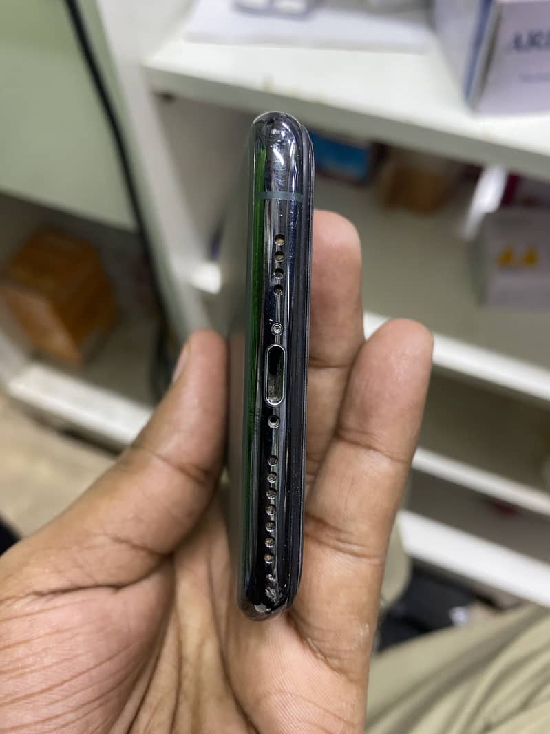 Apple iPhone 11 Pro Max 6