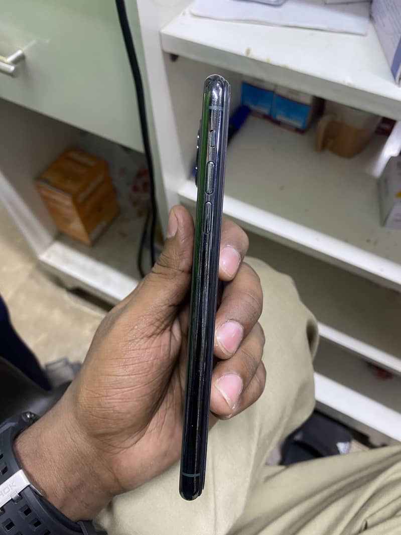 Apple iPhone 11 Pro Max 8