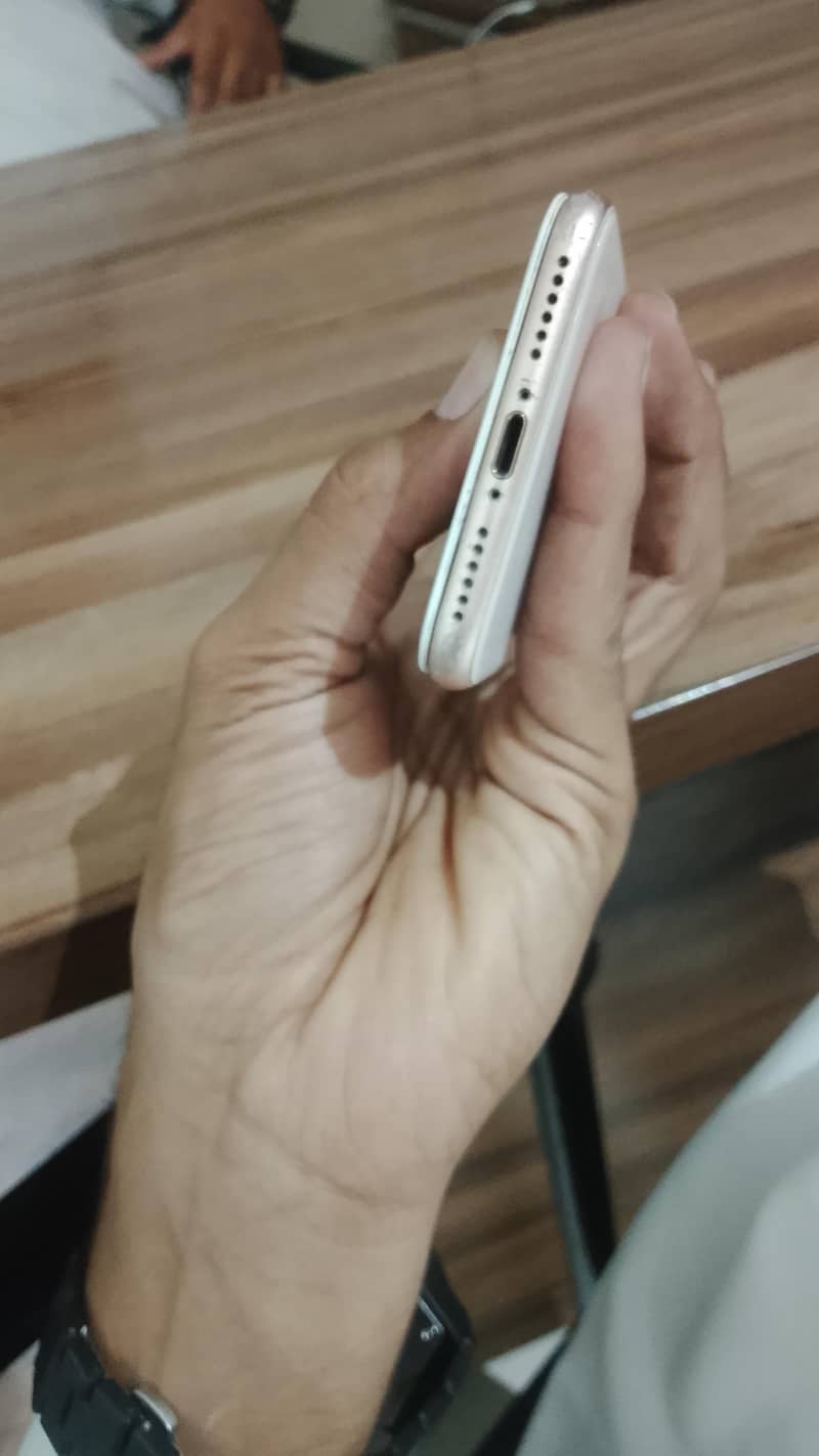 Apple iPhone 8 3