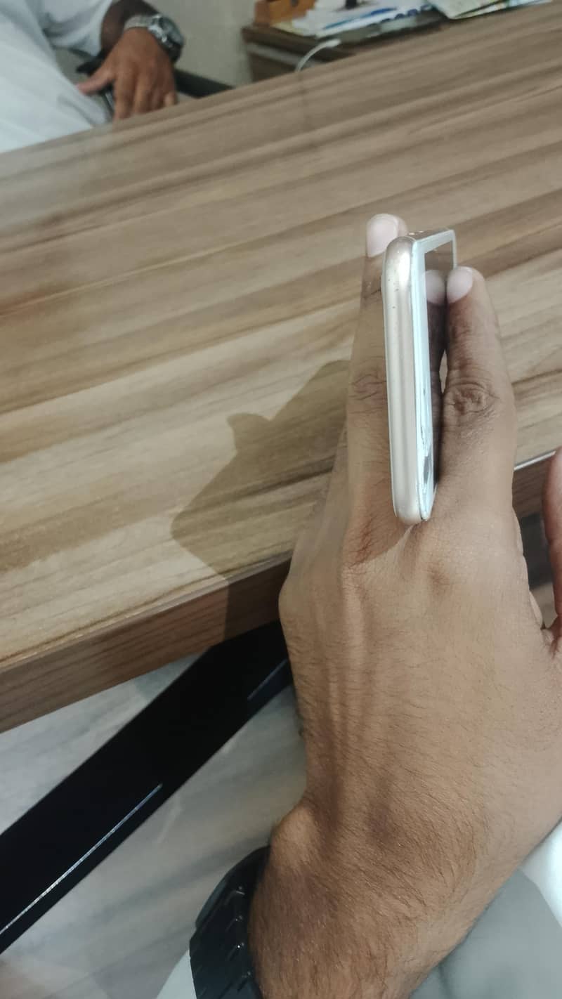 Apple iPhone 8 4