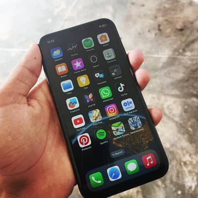 I phone xr jv like new just dent on panel
