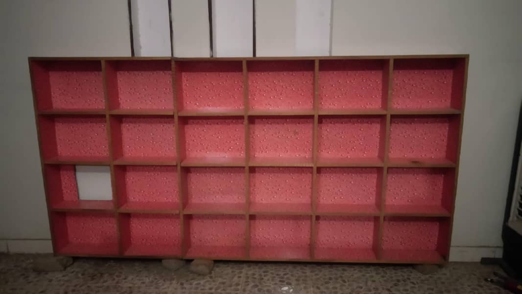 پریمیم شاپ فرنیچر برائے فروخت — بڑا کاؤنٹر اور 2 بڑے ریک 6