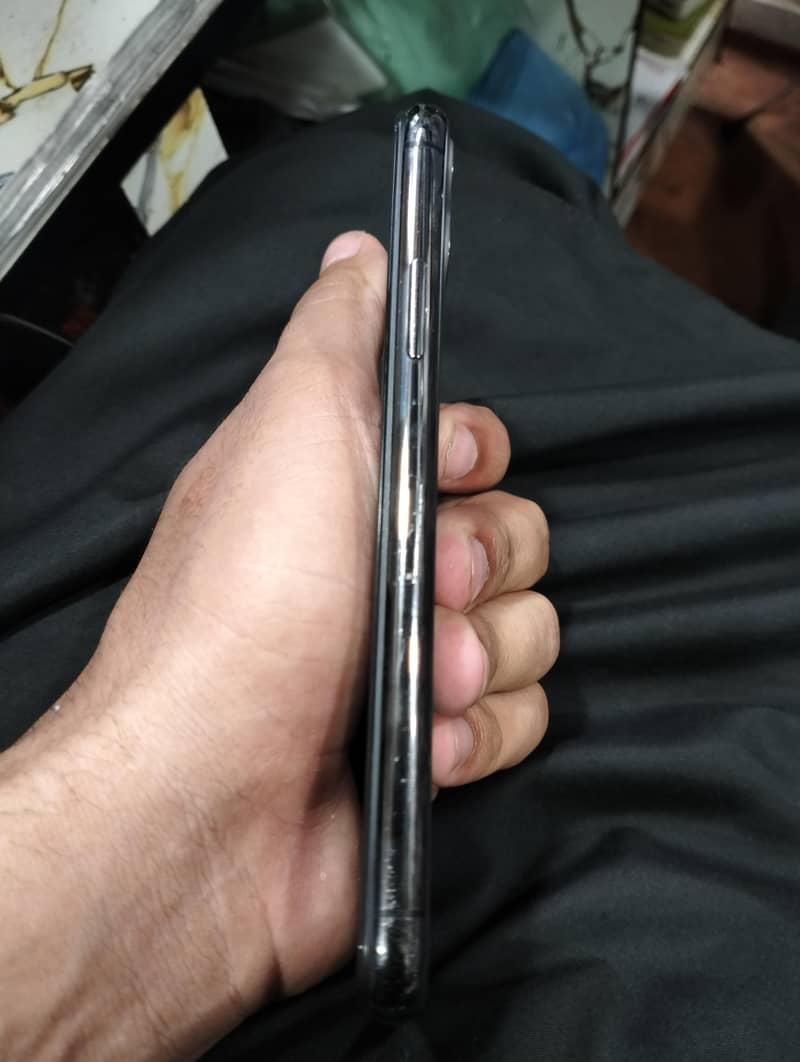 Apple iPhone 11 Pro 1