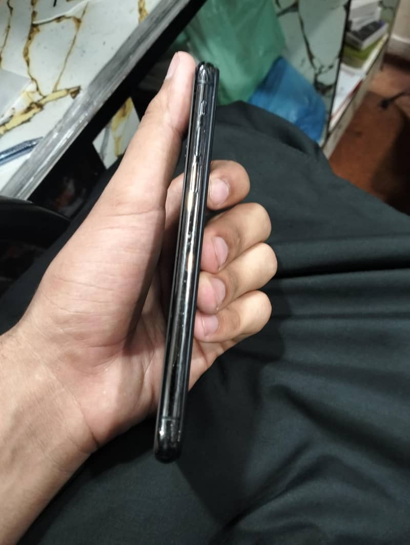 Apple iPhone 11 Pro 2