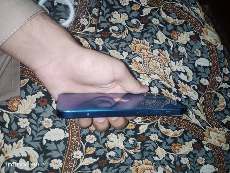 Apple iPhone 12 mini 4