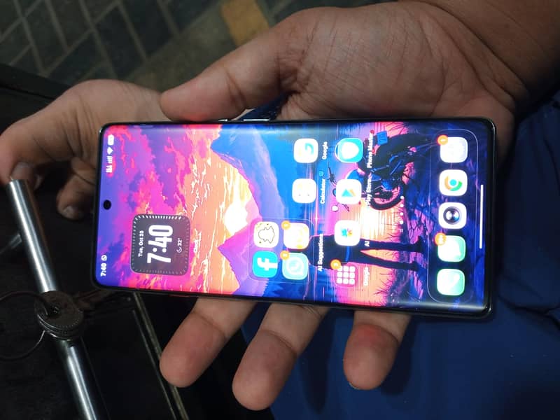 Tecno CAMON 40 Pro 1