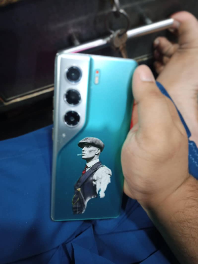 Tecno CAMON 40 Pro 6