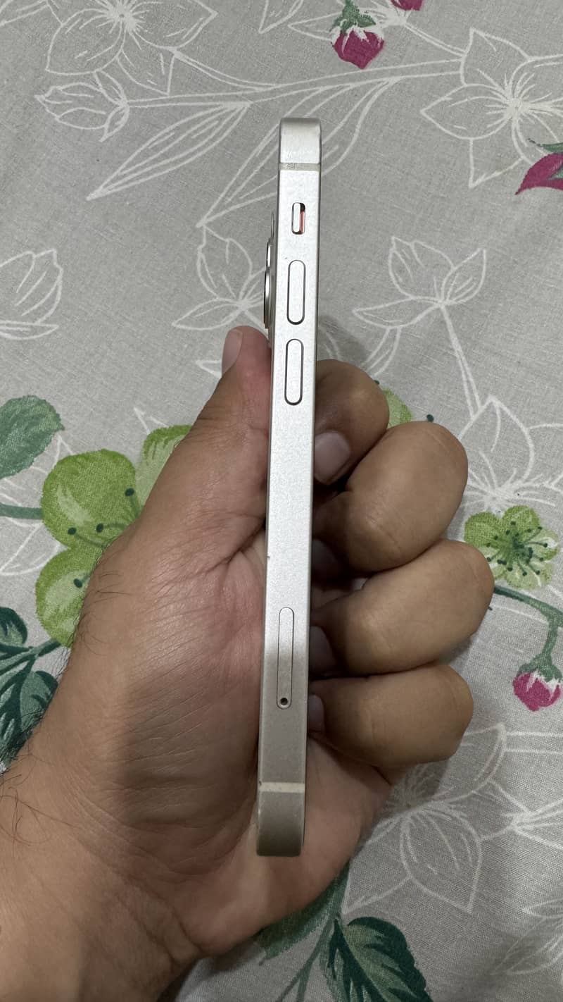 Apple iPhone 13 mini 4