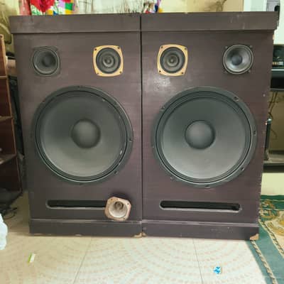Speakers for sale. Demand 40k serious buyers contact at 03165888169