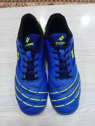 Cicero imported football shoes 8.5