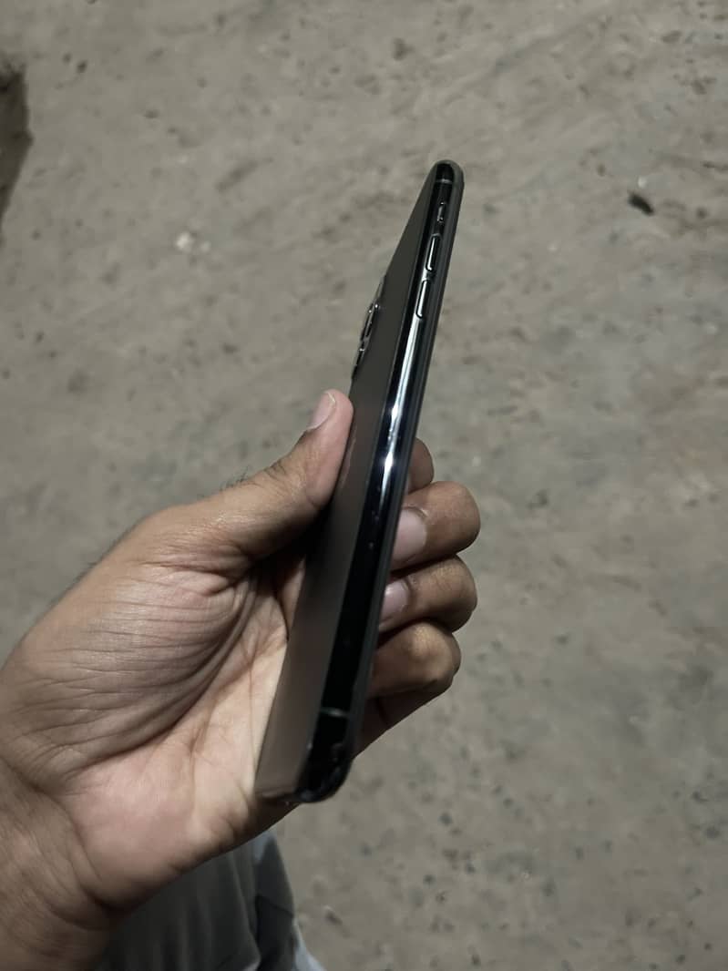 Apple iPhone 11 Pro Max 0