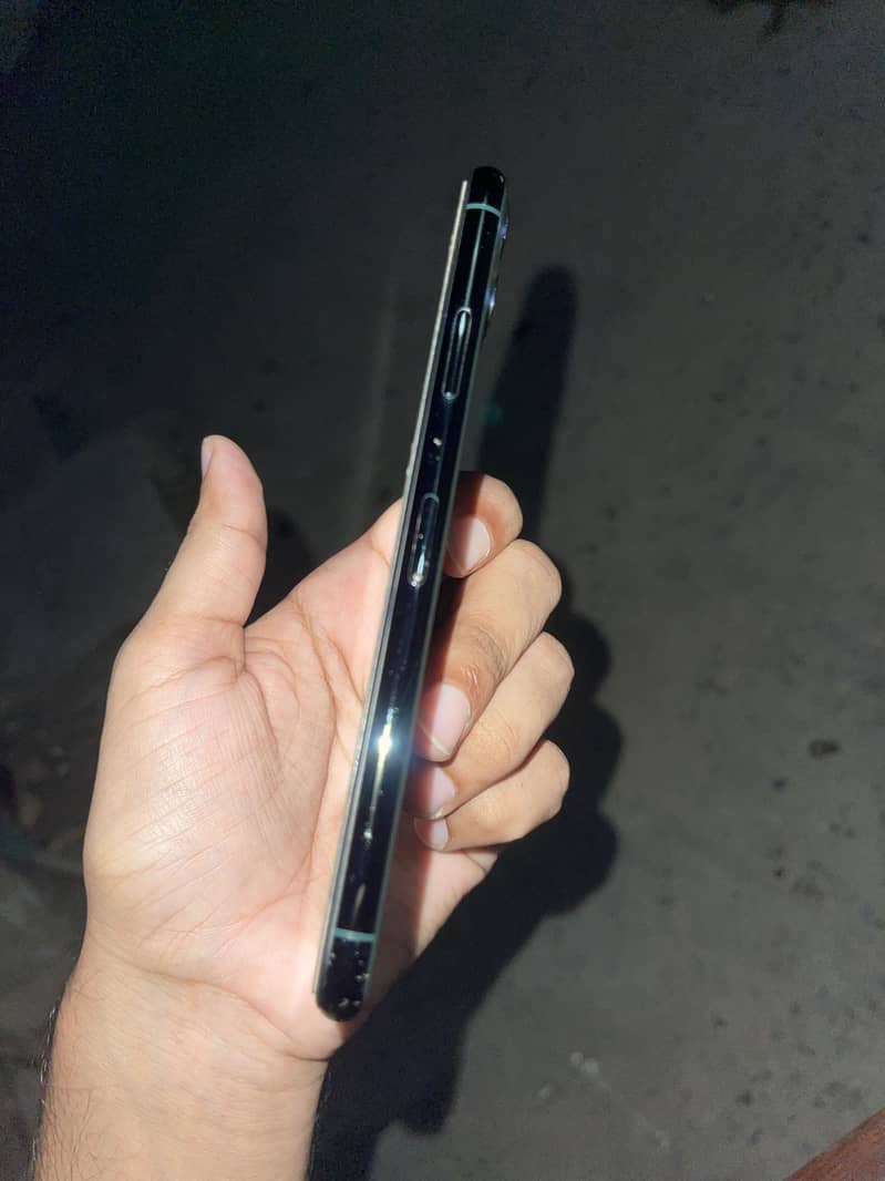 Apple iPhone 11 Pro Max 2