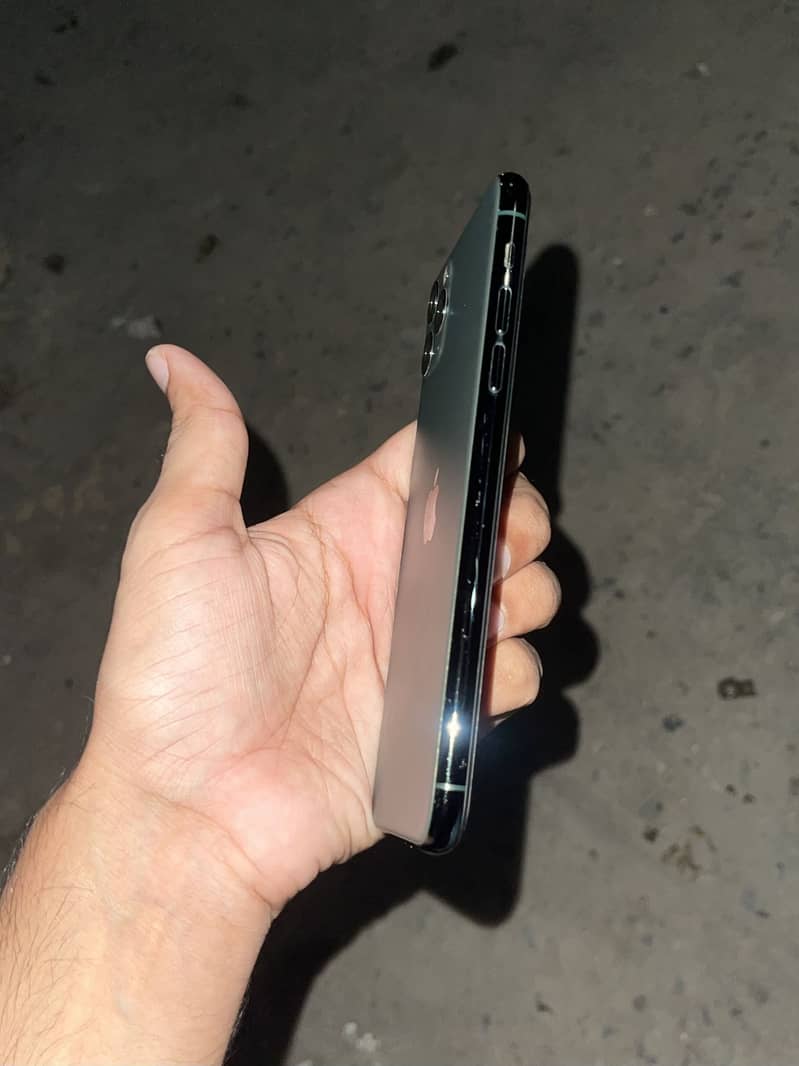 Apple iPhone 11 Pro Max 5
