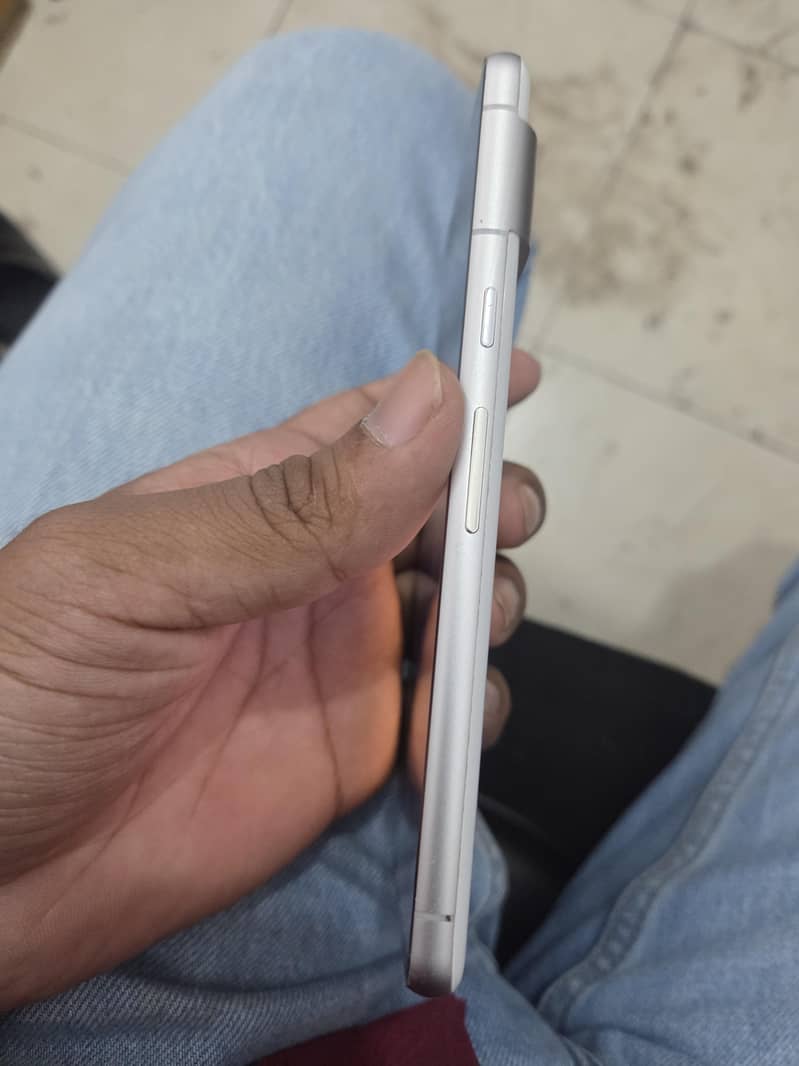 Google Pixel 7 4