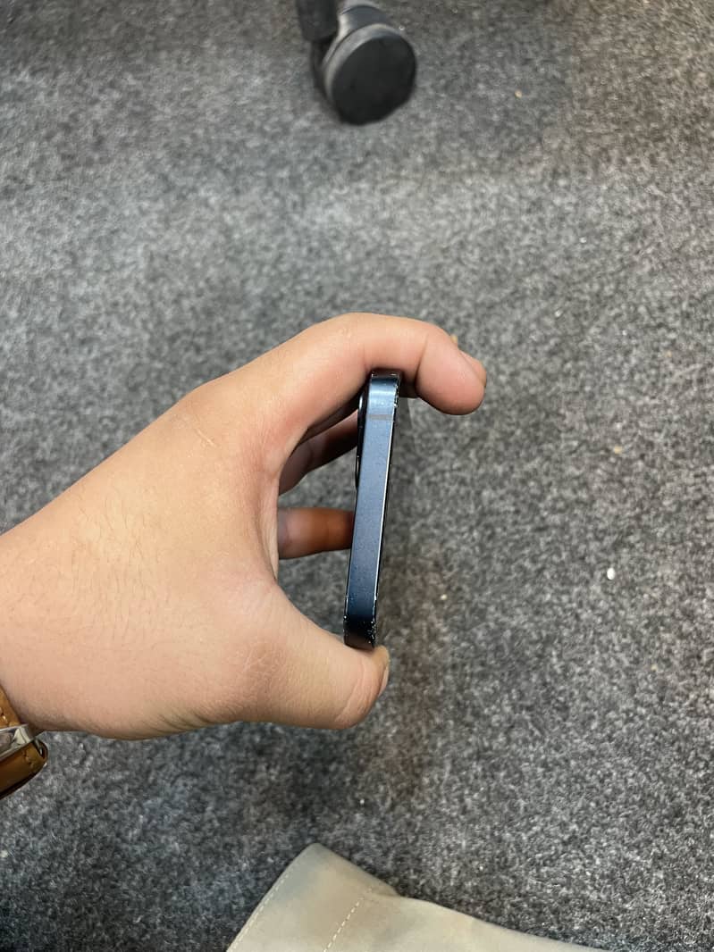 Apple iPhone 13 4