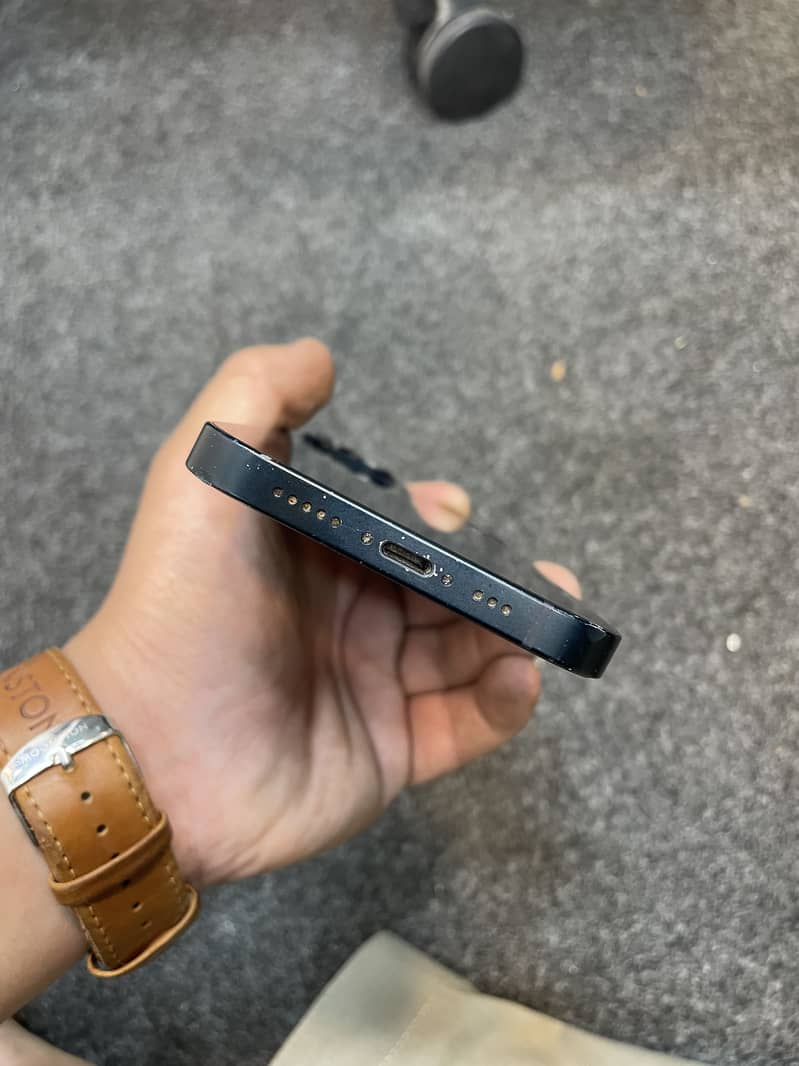 Apple iPhone 13 6