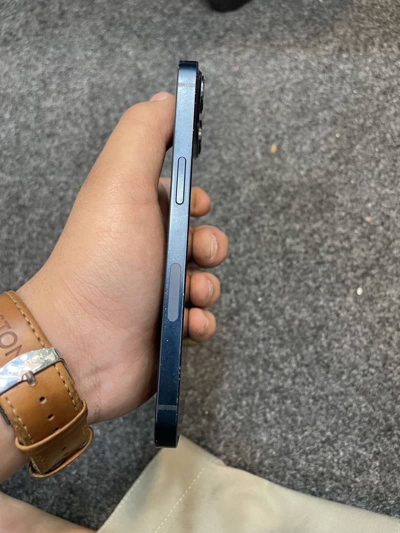 Apple iPhone 13 7