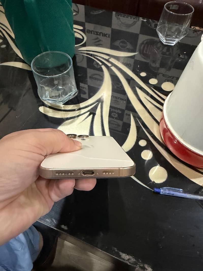 Apple iPhone 16 Pro Max 0